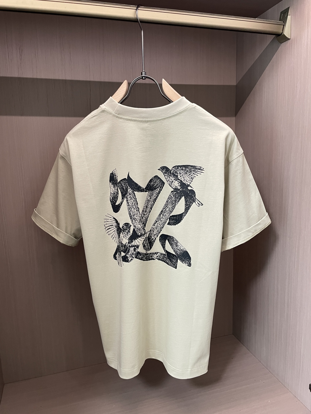 Lv2026春夏款/官网同步面料采用重磅纯棉精梳棉面料，OS宽松版型，上身版型超正！日常百搭，衣橱必备单