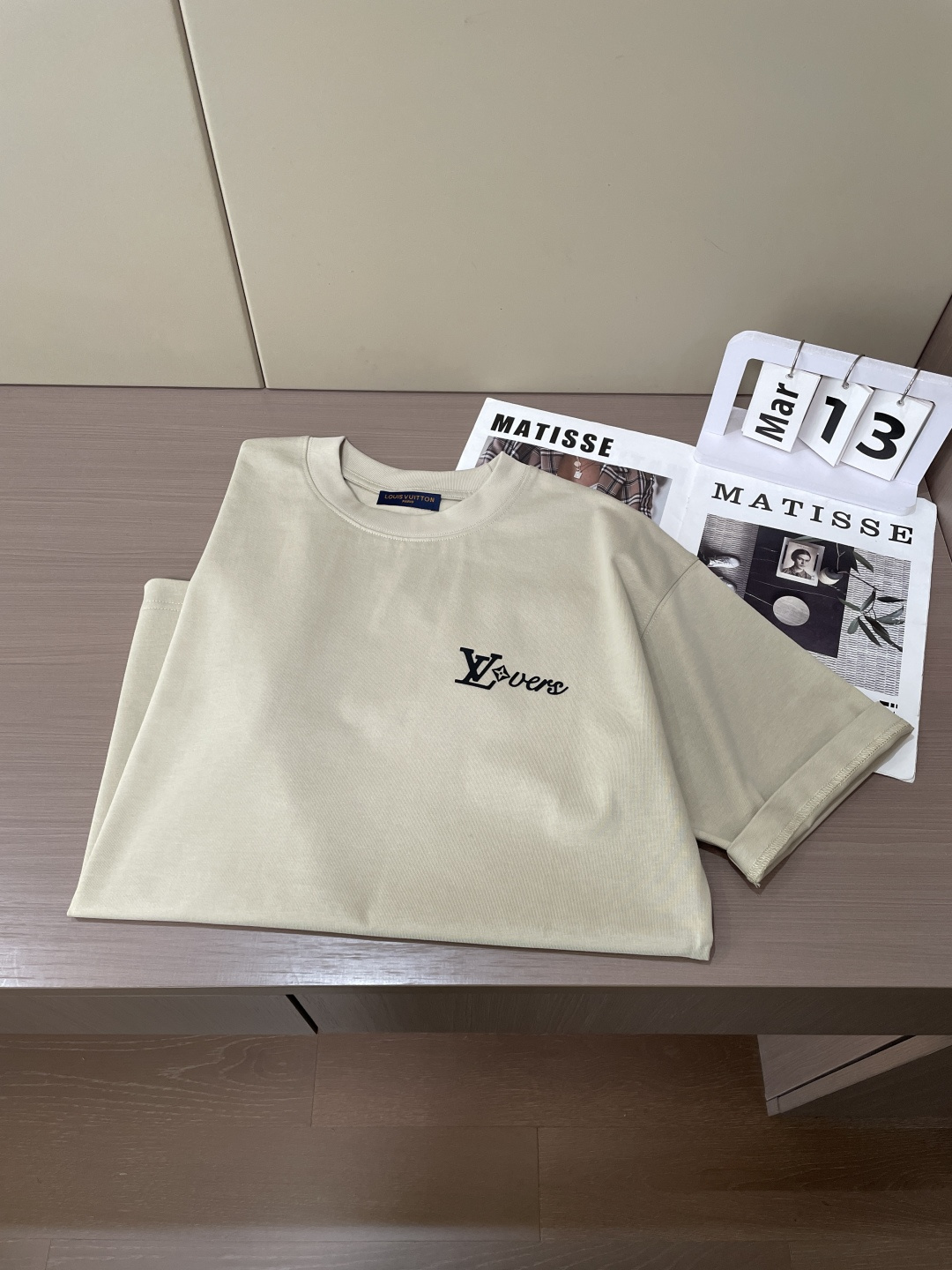 Lv2026春夏款/官网同步面料采用重磅纯棉精梳棉面料，OS宽松版型，上身版型超正！日常百搭，衣橱必备单