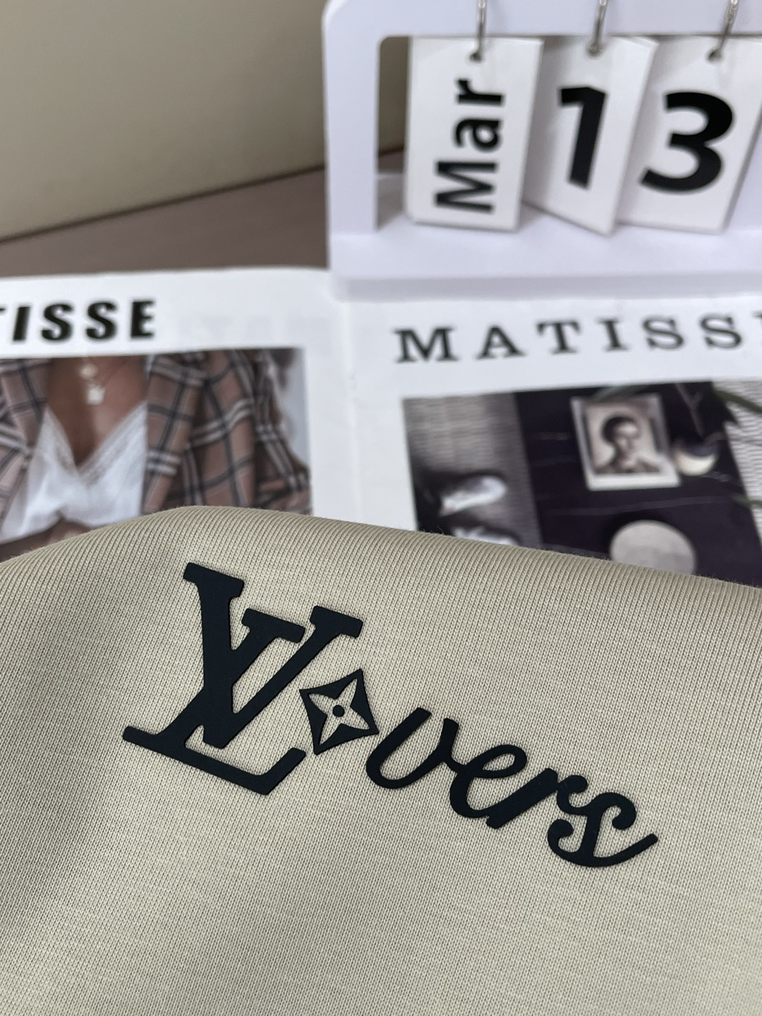 Lv2026春夏款/官网同步面料采用重磅纯棉精梳棉面料，OS宽松版型，上身版型超正！日常百搭，衣橱必备单