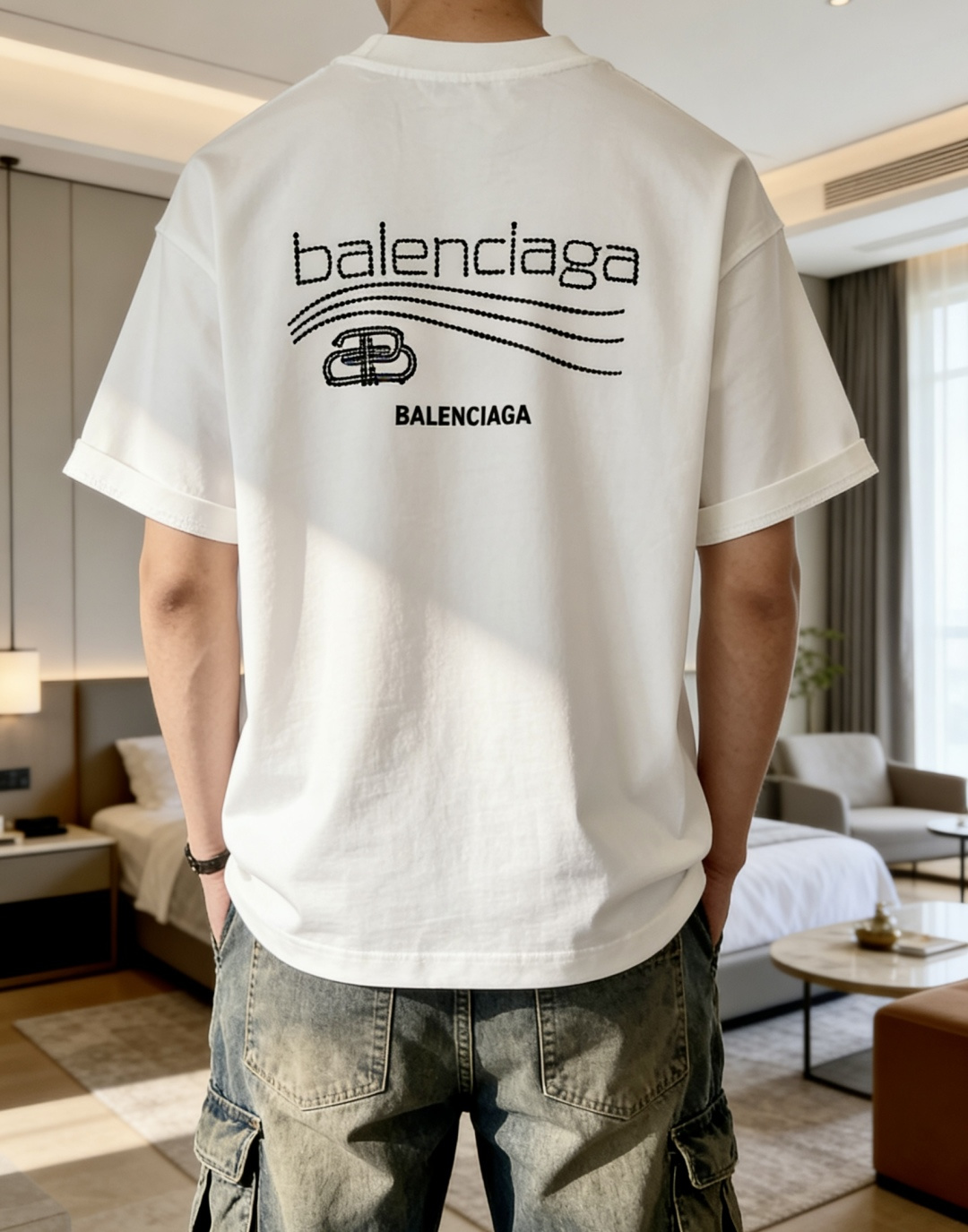 巴黎2026春夏款/官网同步面料采用重磅纯棉精梳棉面料，OS宽松版型，上身版型超正！日常百搭，衣橱必备单