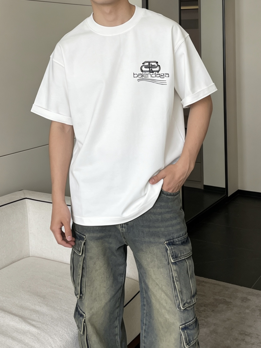 巴黎2026春夏款/官网同步面料采用重磅纯棉精梳棉面料，OS宽松版型，上身版型超正！日常百搭，衣橱必备单