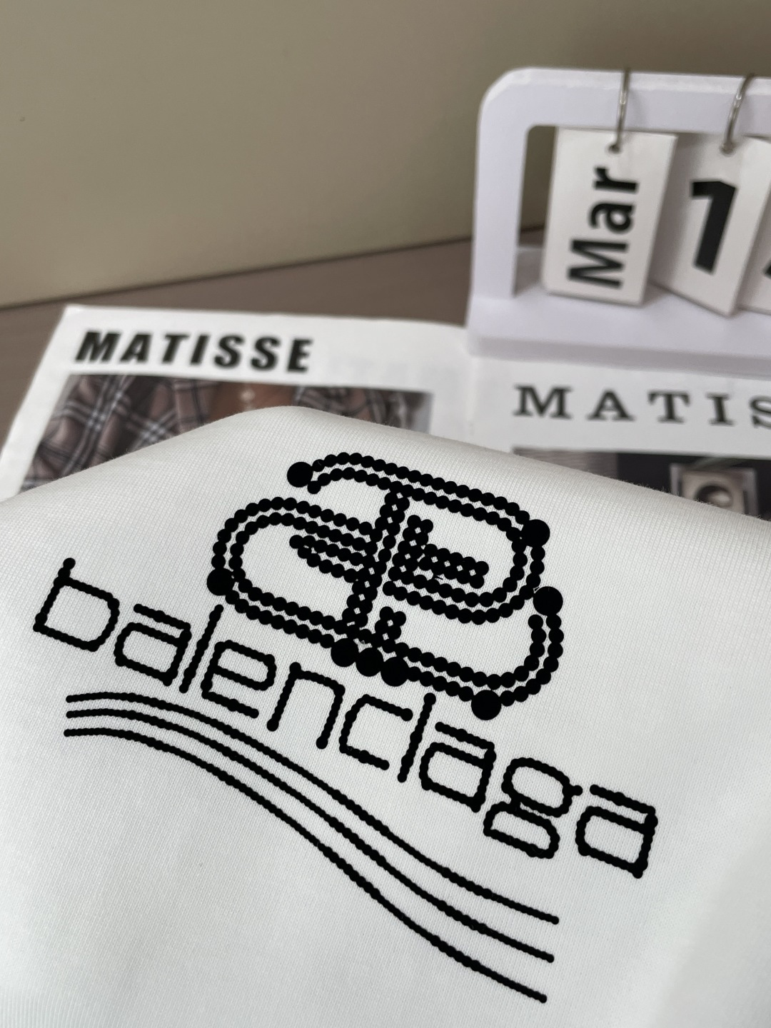 巴黎2026春夏款/官网同步面料采用重磅纯棉精梳棉面料，OS宽松版型，上身版型超正！日常百搭，衣橱必备单