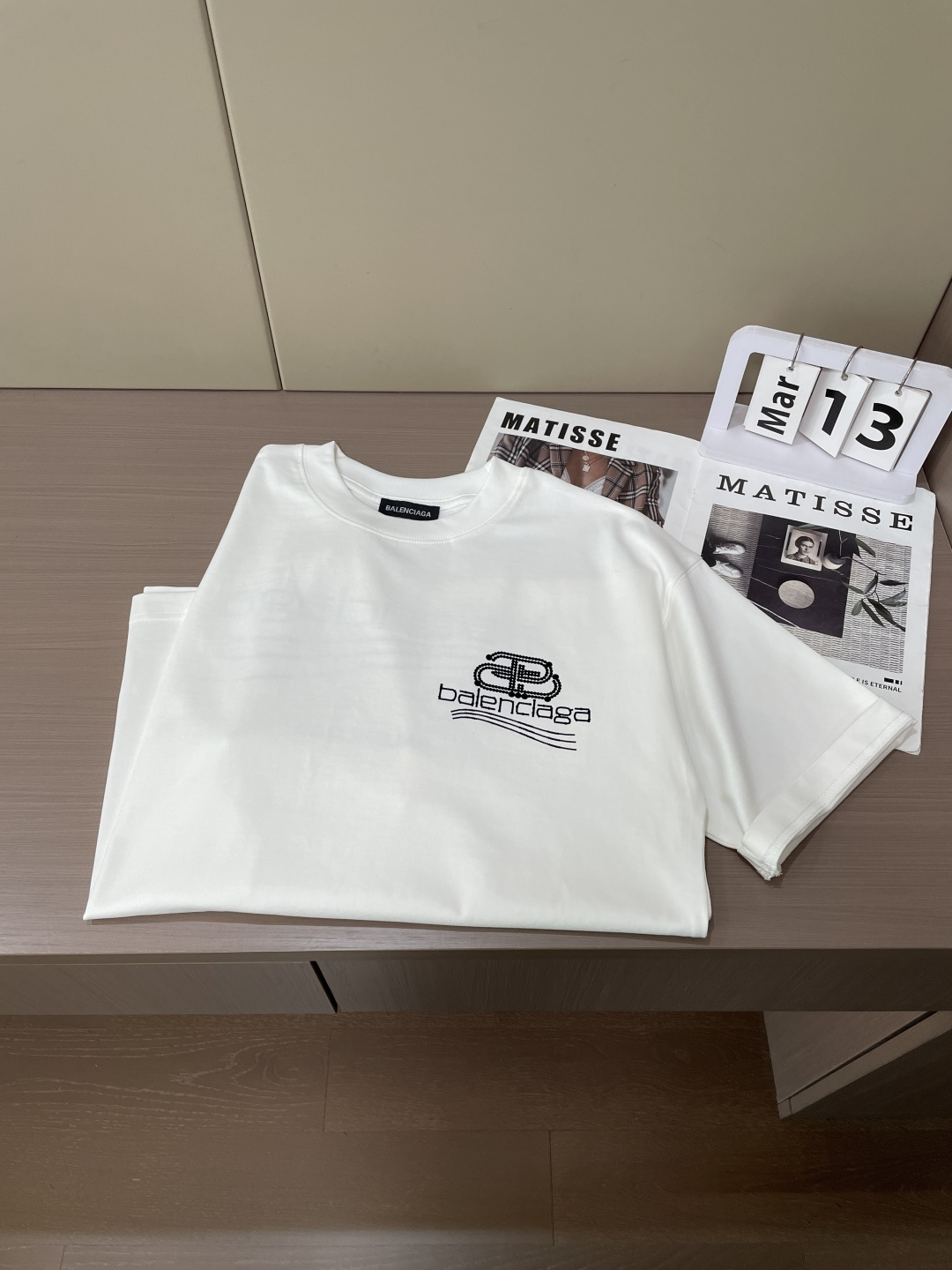 巴黎2026春夏款/官网同步面料采用重磅纯棉精梳棉面料，OS宽松版型，上身版型超正！日常百搭，衣橱必备单