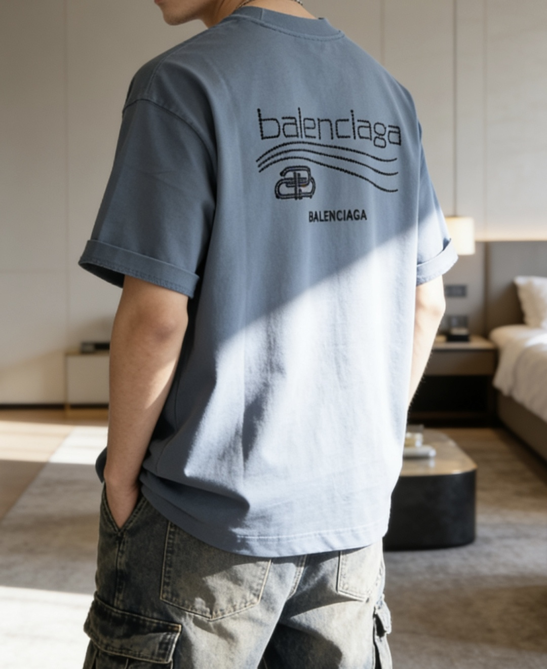 巴黎2026春夏款/官网同步面料采用重磅纯棉精梳棉面料，OS宽松版型，上身版型超正！日常百搭，衣橱必备单