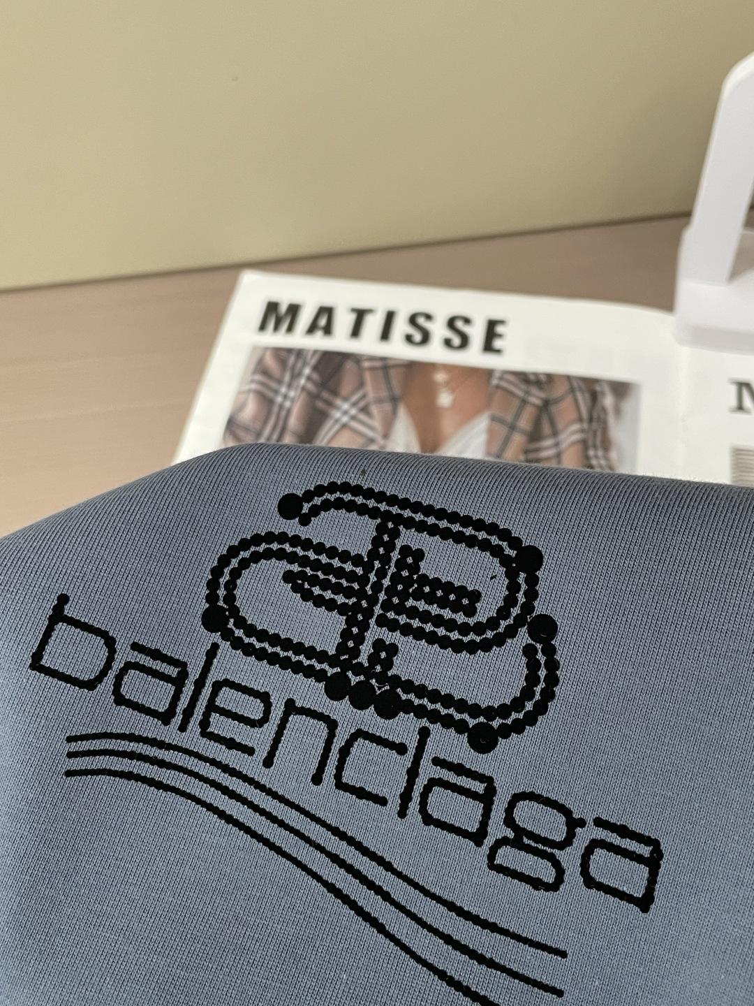 巴黎2026春夏款/官网同步面料采用重磅纯棉精梳棉面料，OS宽松版型，上身版型超正！日常百搭，衣橱必备单