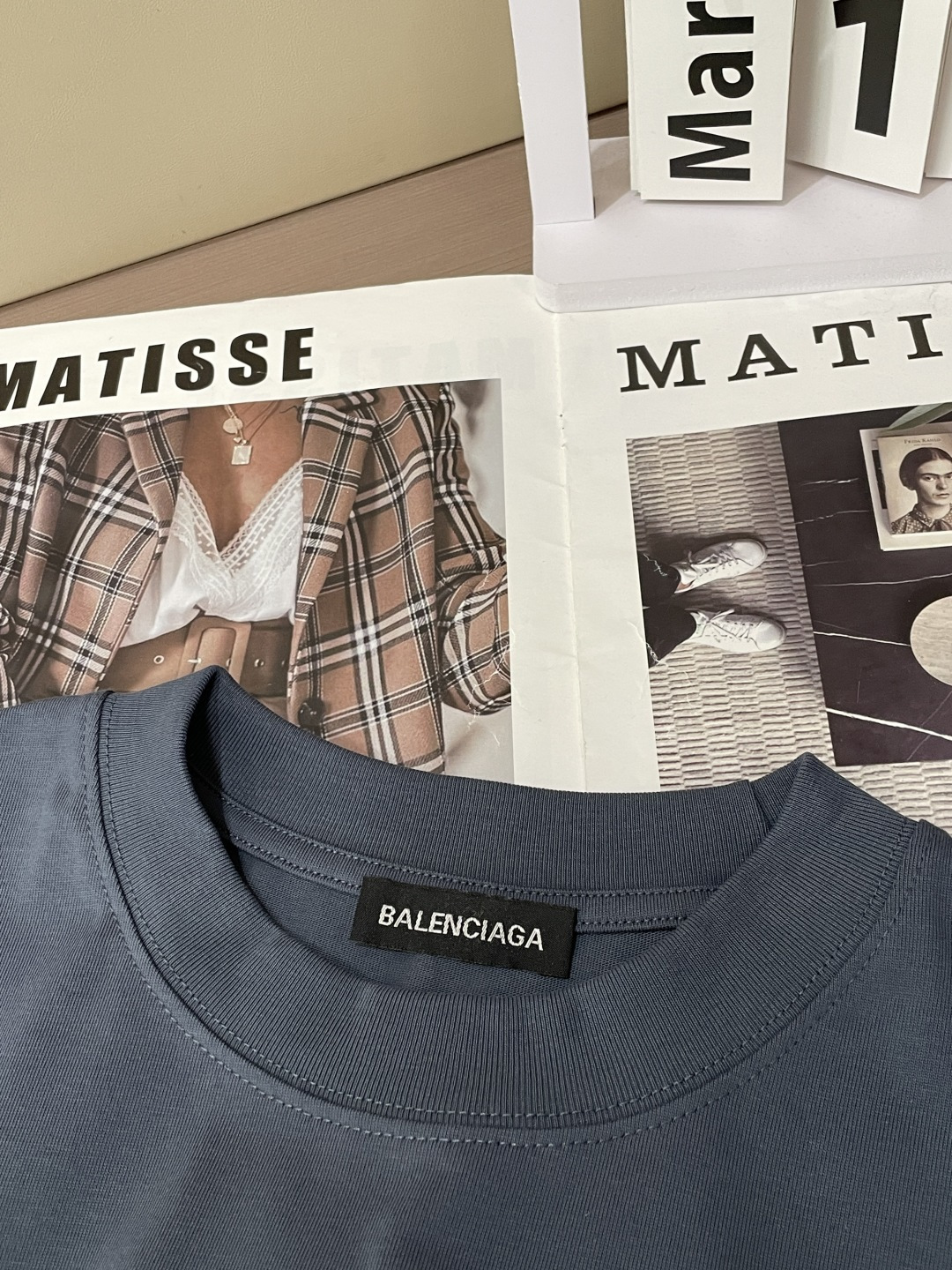 巴黎2026春夏款/官网同步面料采用重磅纯棉精梳棉面料，OS宽松版型，上身版型超正！日常百搭，衣橱必备单