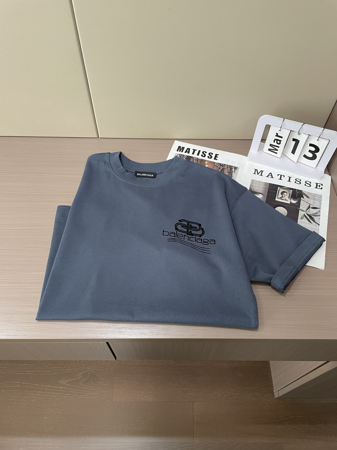 巴黎2026春夏款/官网同步面料采用重磅纯棉精梳棉面料，OS宽松版型，上身版型超正！日常百搭，衣橱必备单