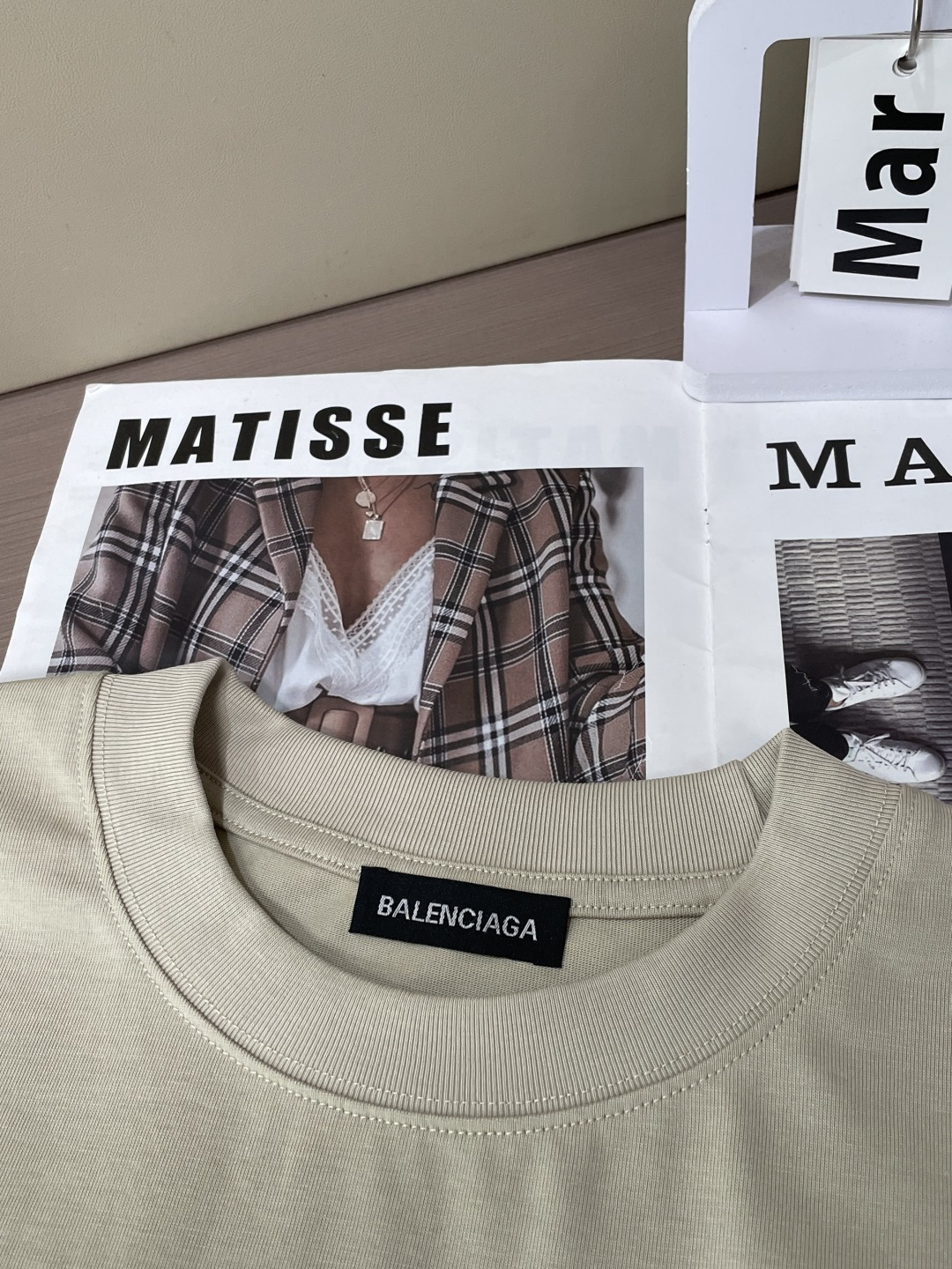 巴黎2026春夏款/官网同步面料采用重磅纯棉精梳棉面料，OS宽松版型，上身版型超正！日常百搭，衣橱必备单