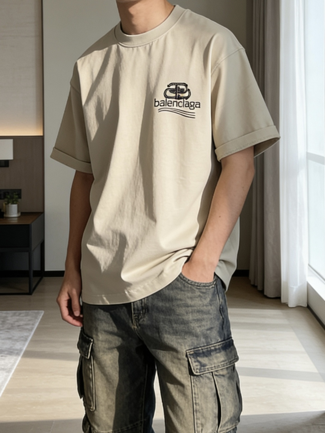 巴黎2026春夏款/官网同步面料采用重磅纯棉精梳棉面料，OS宽松版型，上身版型超正！日常百搭，衣橱必备单