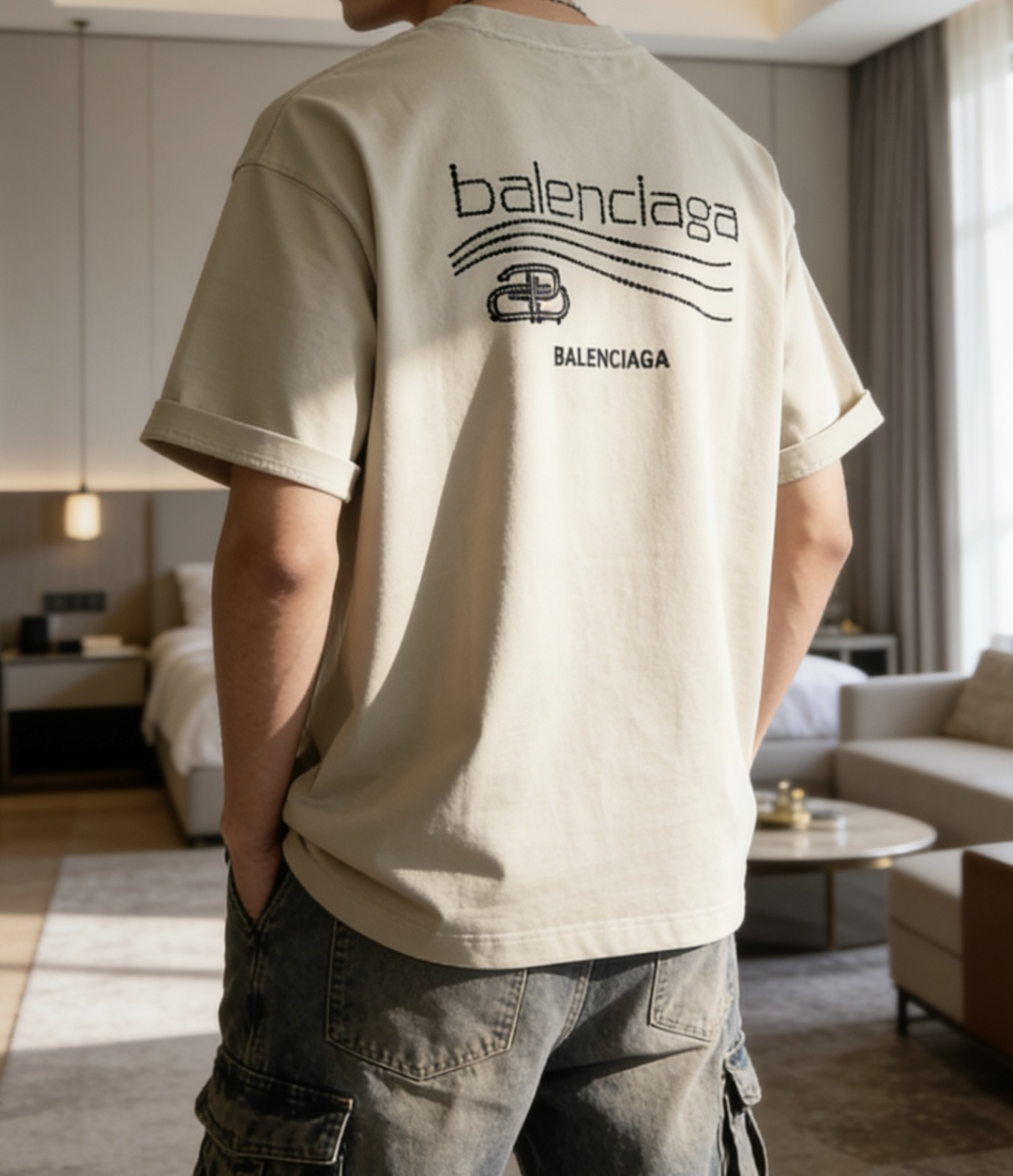 巴黎2026春夏款/官网同步面料采用重磅纯棉精梳棉面料，OS宽松版型，上身版型超正！日常百搭，衣橱必备单