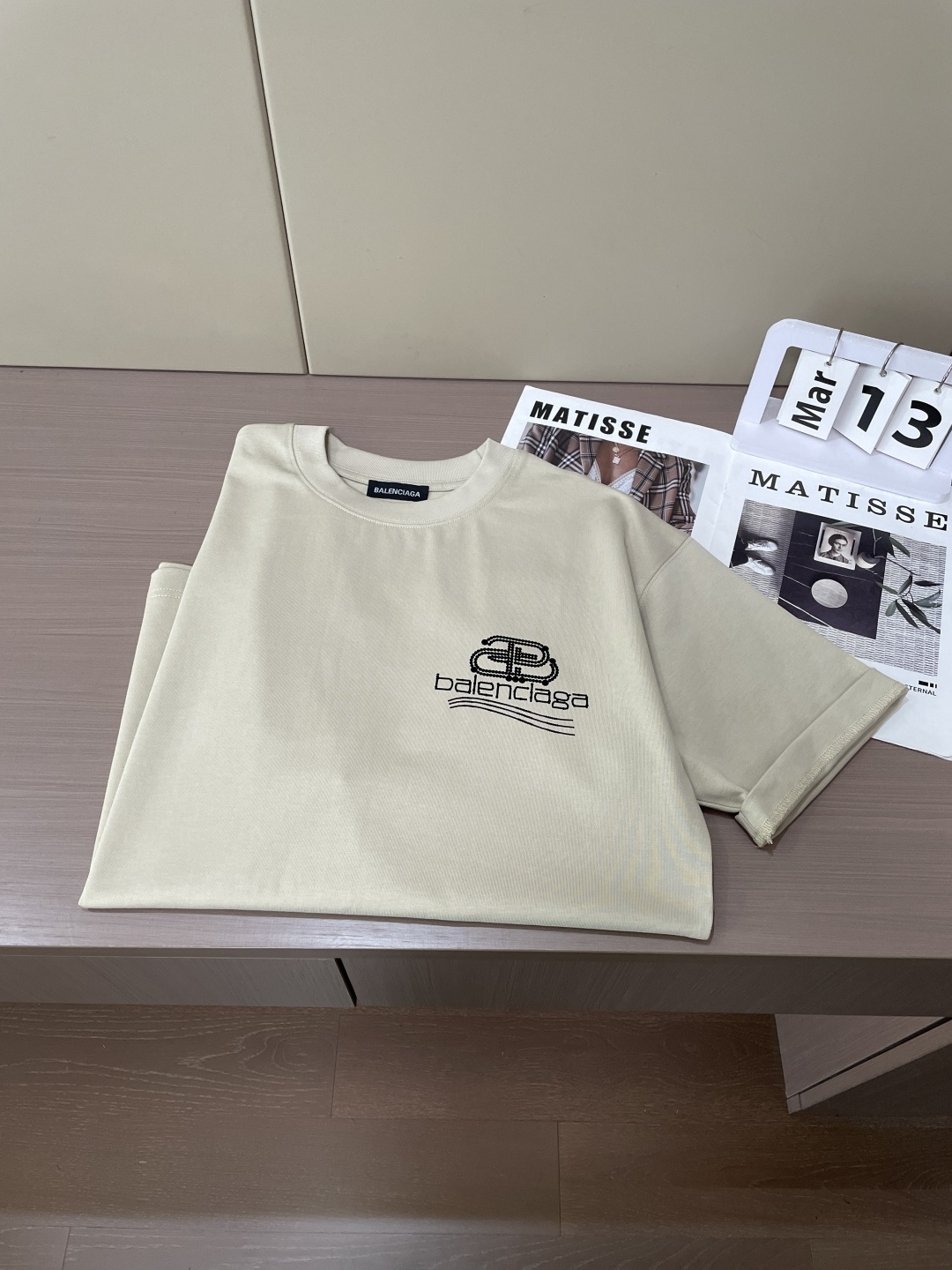 巴黎2026春夏款/官网同步面料采用重磅纯棉精梳棉面料，OS宽松版型，上身版型超正！日常百搭，衣橱必备单