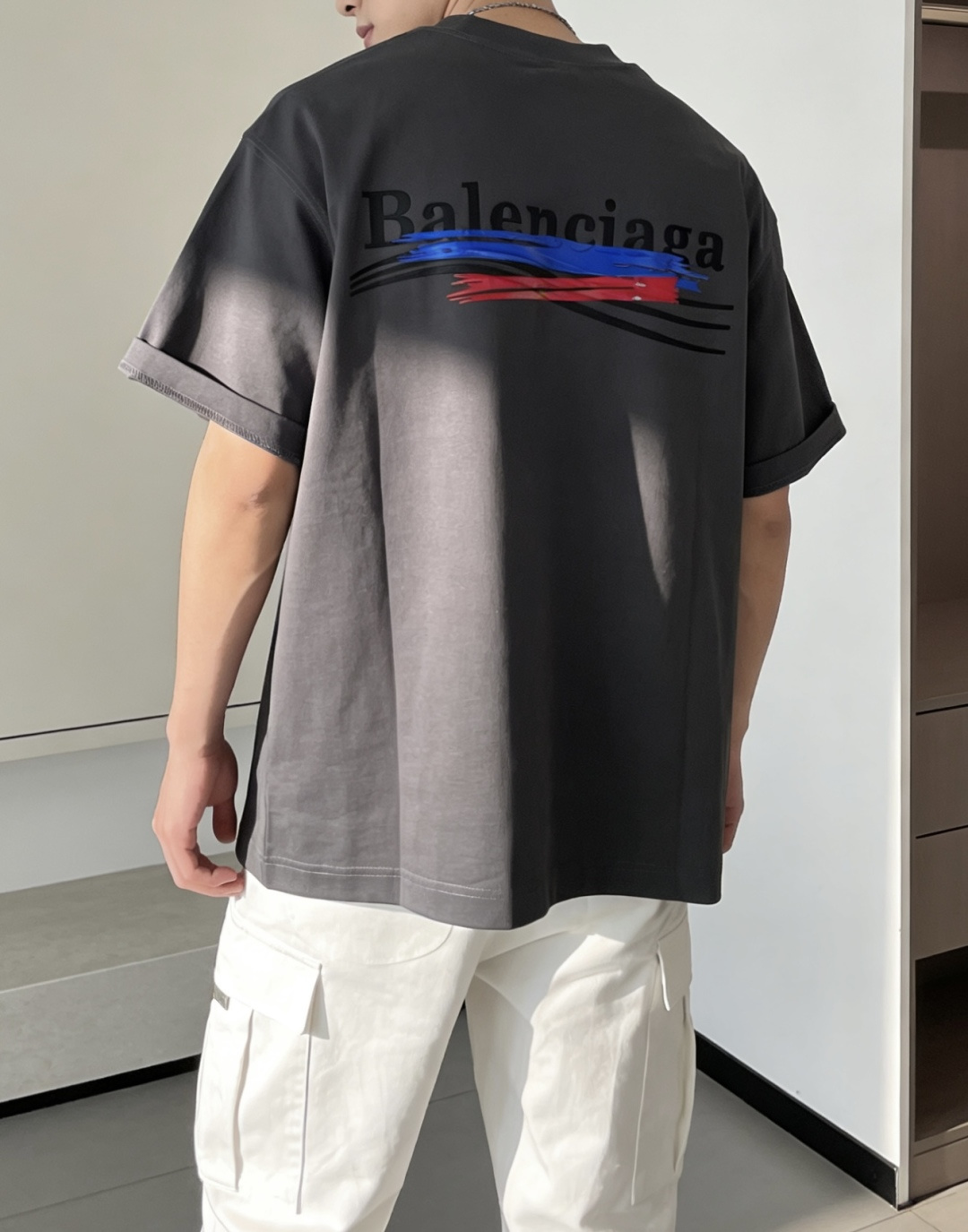 巴黎2026春夏款/官网同步面料采用重磅纯棉精梳棉面料，OS宽松版型，上身版型超正！日常百搭，衣橱必备单