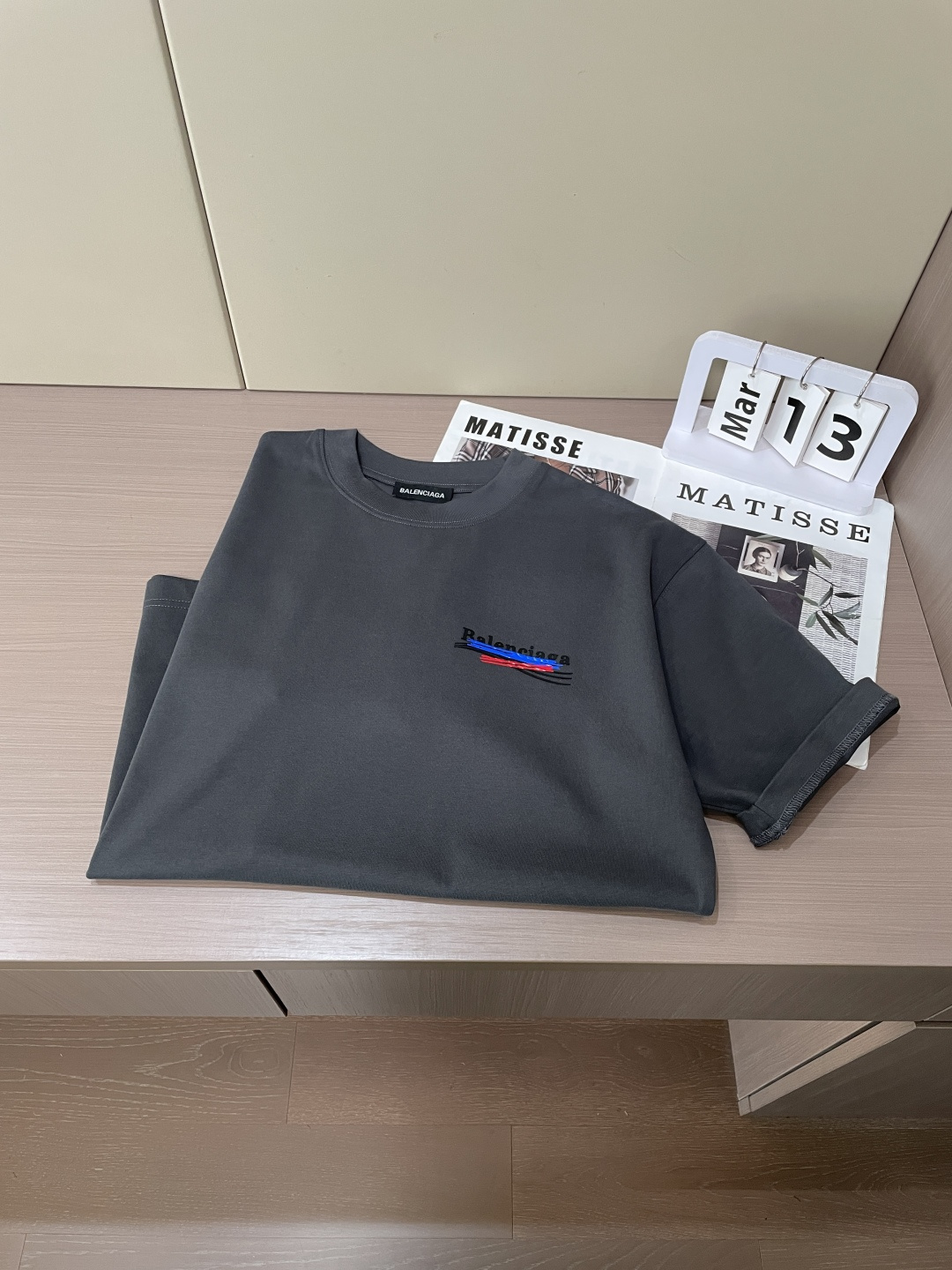 巴黎2026春夏款/官网同步面料采用重磅纯棉精梳棉面料，OS宽松版型，上身版型超正！日常百搭，衣橱必备单