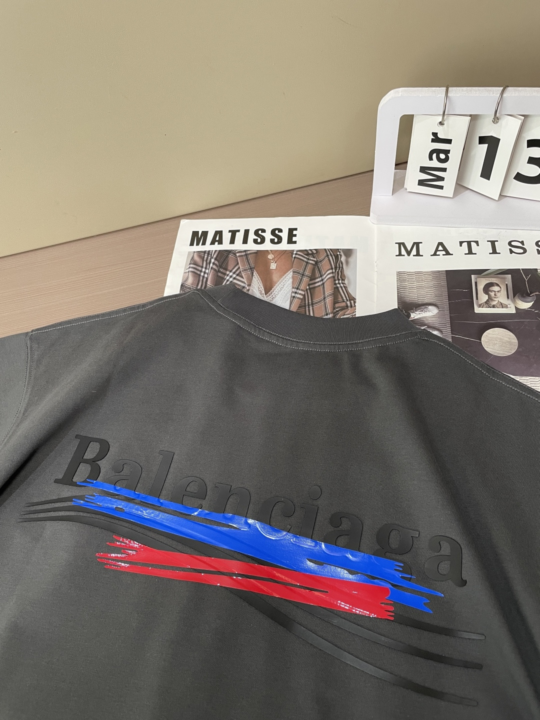 巴黎2026春夏款/官网同步面料采用重磅纯棉精梳棉面料，OS宽松版型，上身版型超正！日常百搭，衣橱必备单