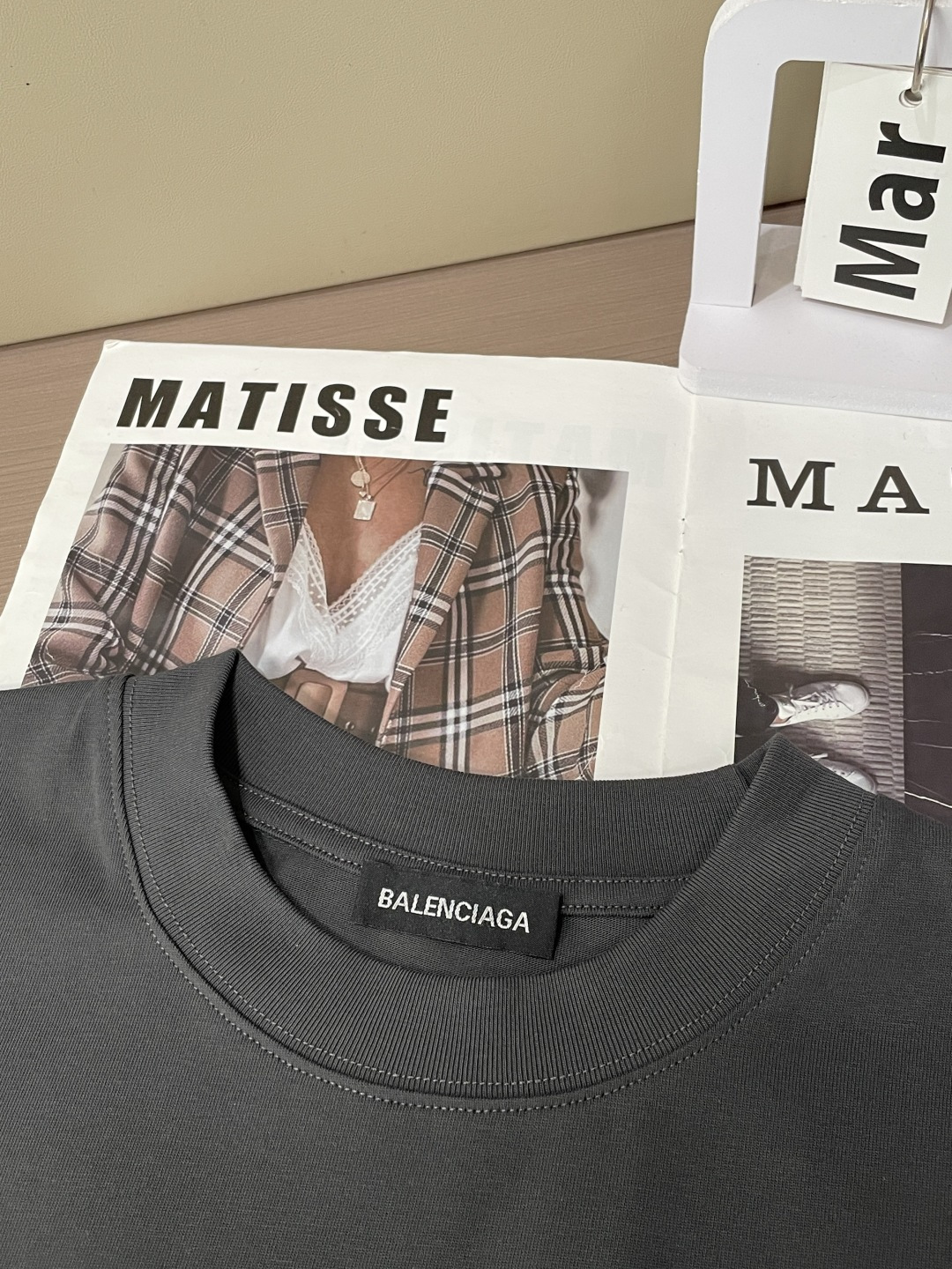 巴黎2026春夏款/官网同步面料采用重磅纯棉精梳棉面料，OS宽松版型，上身版型超正！日常百搭，衣橱必备单