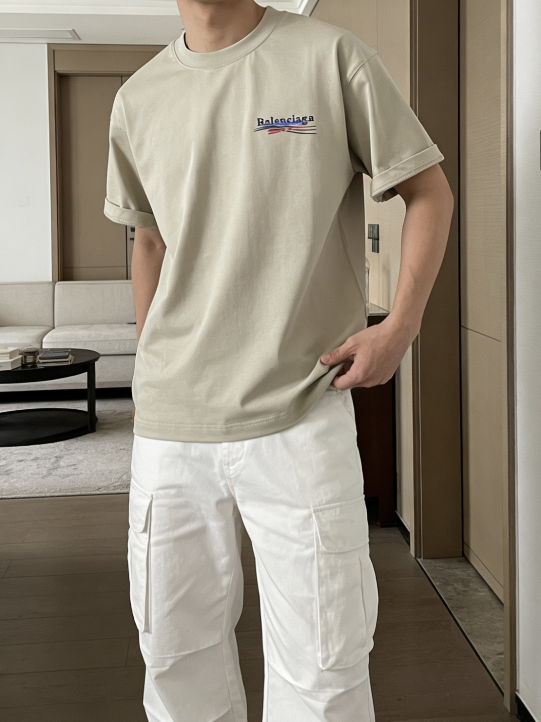 巴黎2026春夏款/官网同步面料采用重磅纯棉精梳棉面料，OS宽松版型，上身版型超正！日常百搭，衣橱必备单