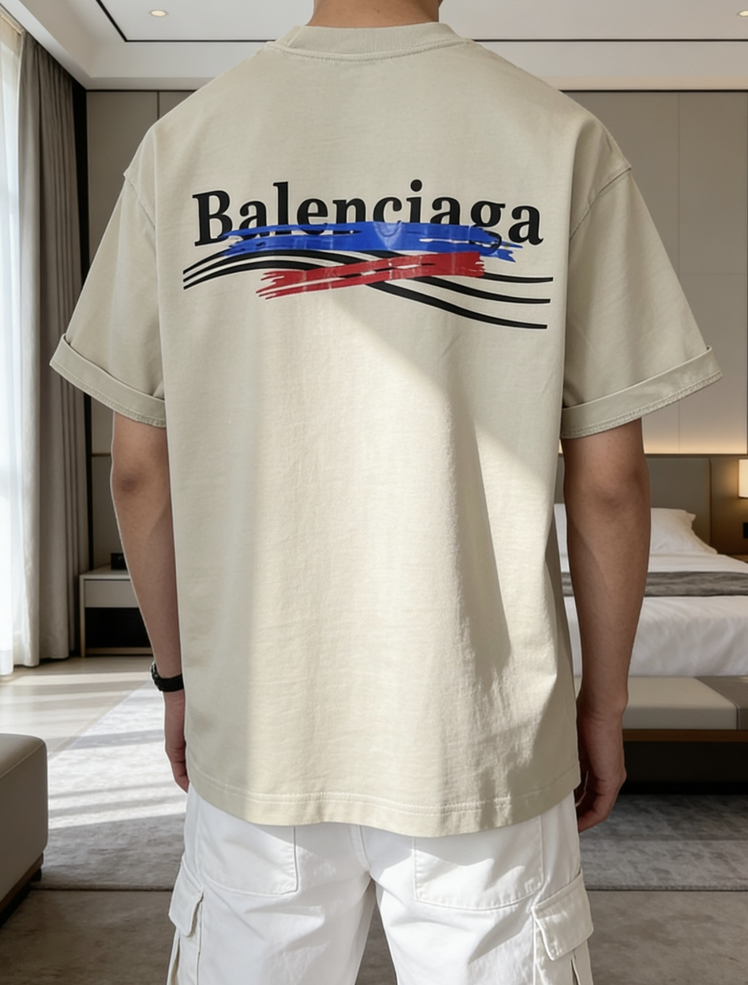 巴黎2026春夏款/官网同步面料采用重磅纯棉精梳棉面料，OS宽松版型，上身版型超正！日常百搭，衣橱必备单