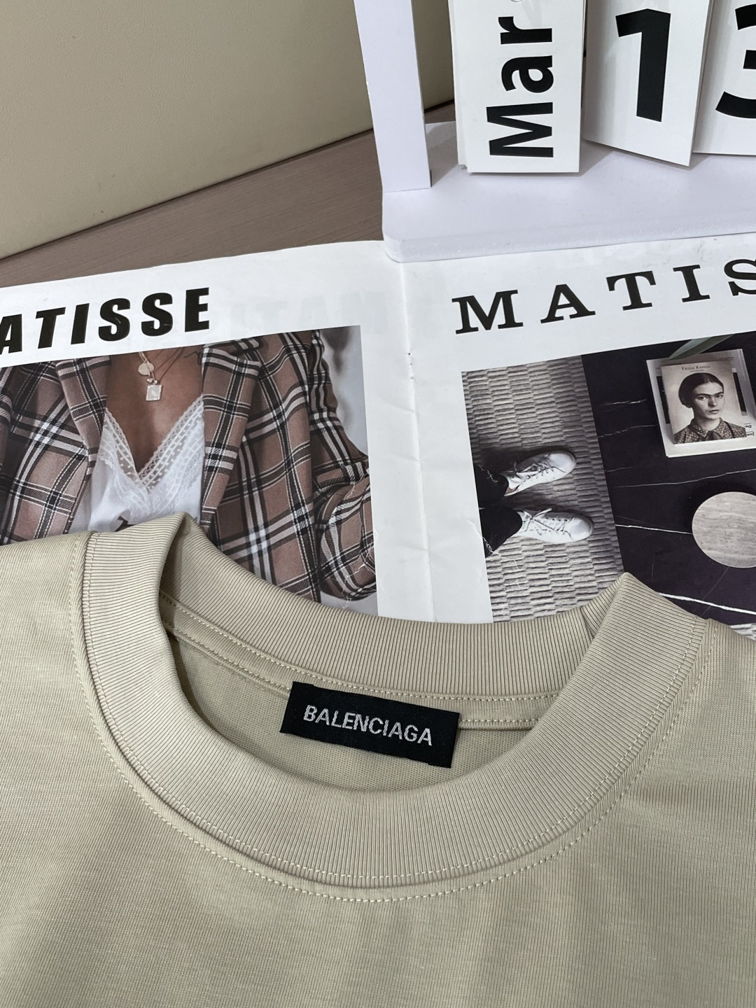 巴黎2026春夏款/官网同步面料采用重磅纯棉精梳棉面料，OS宽松版型，上身版型超正！日常百搭，衣橱必备单