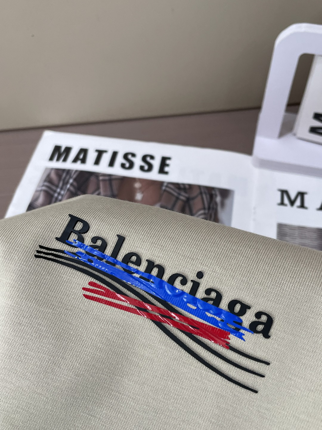 巴黎2026春夏款/官网同步面料采用重磅纯棉精梳棉面料，OS宽松版型，上身版型超正！日常百搭，衣橱必备单