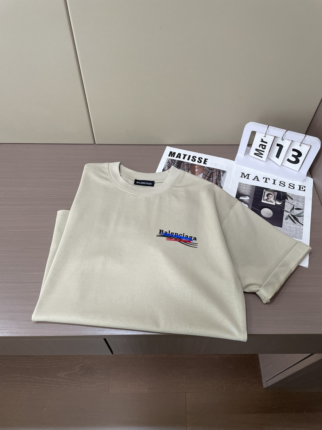 巴黎2026春夏款/官网同步面料采用重磅纯棉精梳棉面料，OS宽松版型，上身版型超正！日常百搭，衣橱必备单