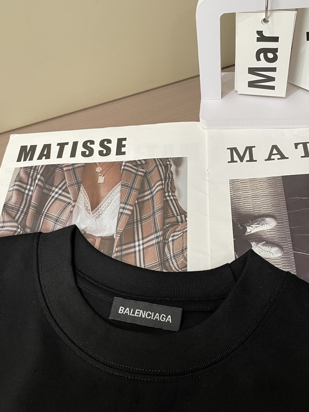 巴黎2026春夏款/官网同步面料采用重磅纯棉精梳棉面料，OS宽松版型，上身版型超正！日常百搭，衣橱必备单