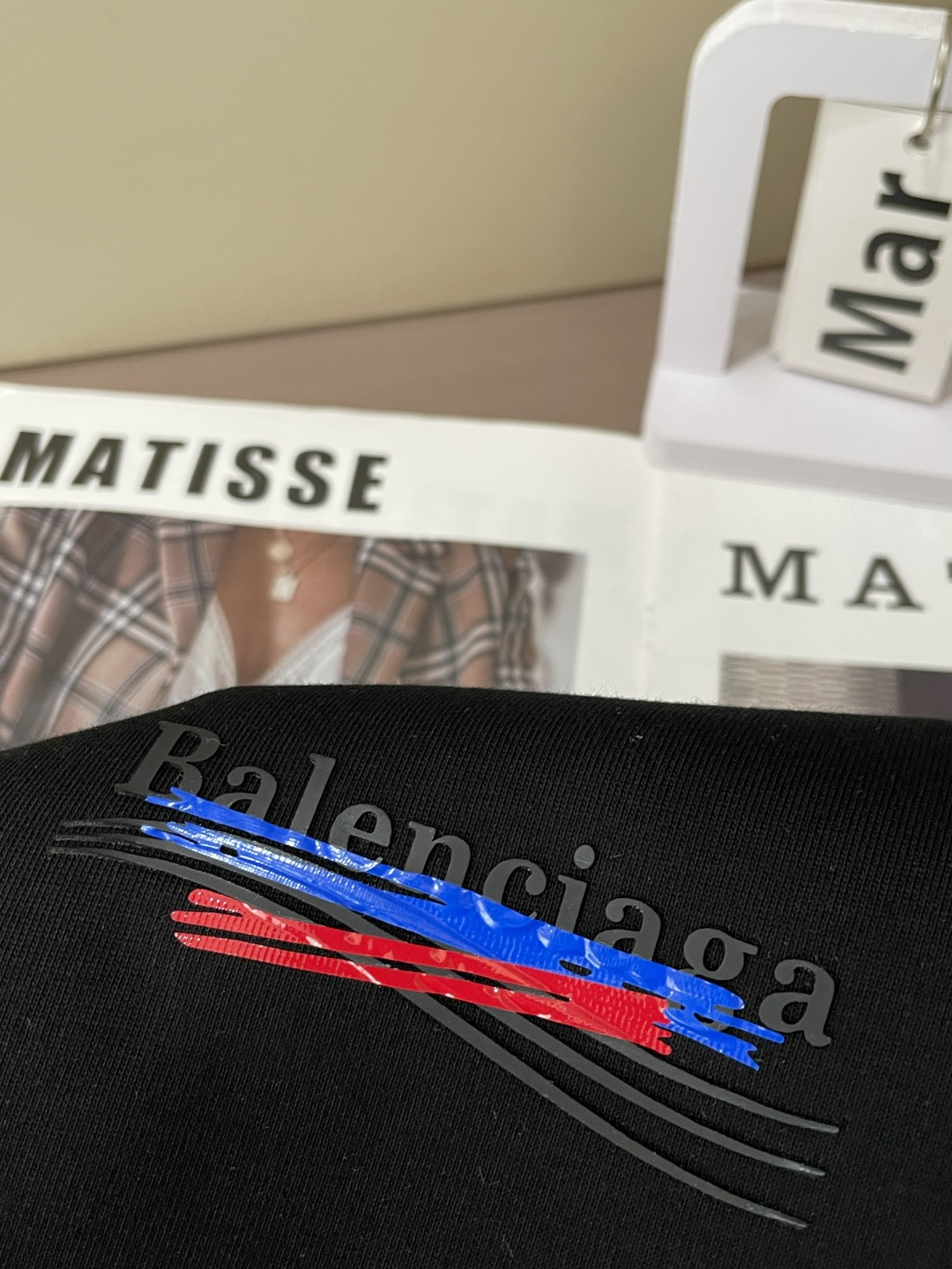 巴黎2026春夏款/官网同步面料采用重磅纯棉精梳棉面料，OS宽松版型，上身版型超正！日常百搭，衣橱必备单