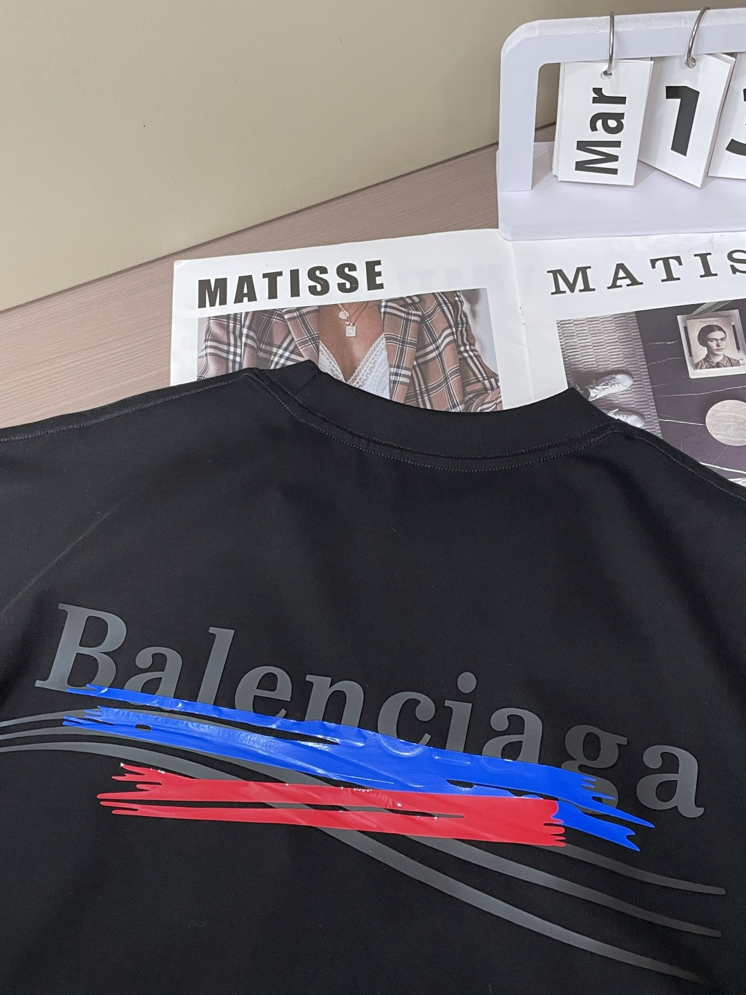 巴黎2026春夏款/官网同步面料采用重磅纯棉精梳棉面料，OS宽松版型，上身版型超正！日常百搭，衣橱必备单