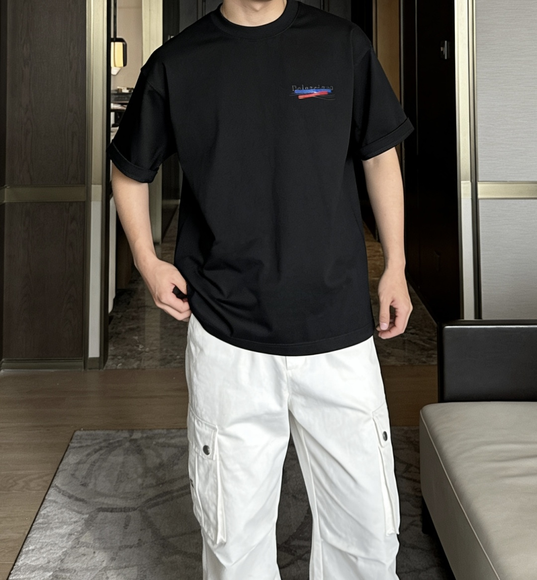 巴黎2026春夏款/官网同步面料采用重磅纯棉精梳棉面料，OS宽松版型，上身版型超正！日常百搭，衣橱必备单