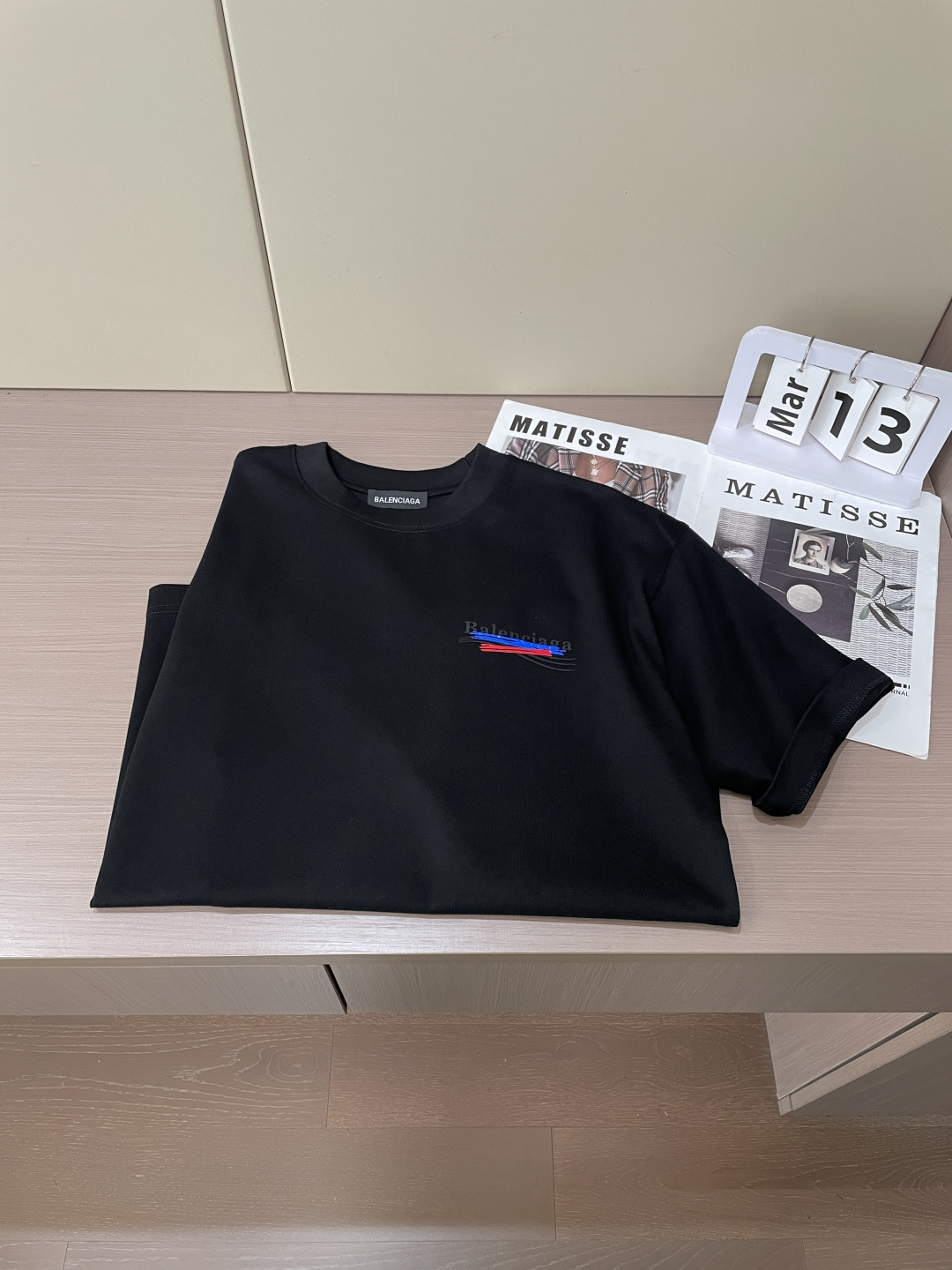 巴黎2026春夏款/官网同步面料采用重磅纯棉精梳棉面料，OS宽松版型，上身版型超正！日常百搭，衣橱必备单