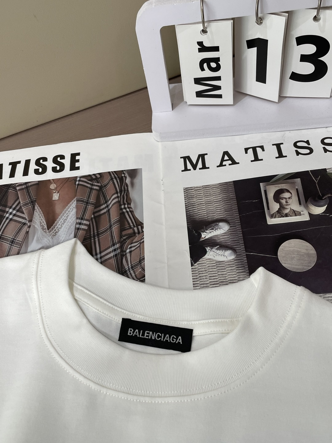 巴黎2026春夏款/官网同步面料采用重磅纯棉精梳棉面料，OS宽松版型，上身版型超正！日常百搭，衣橱必备单