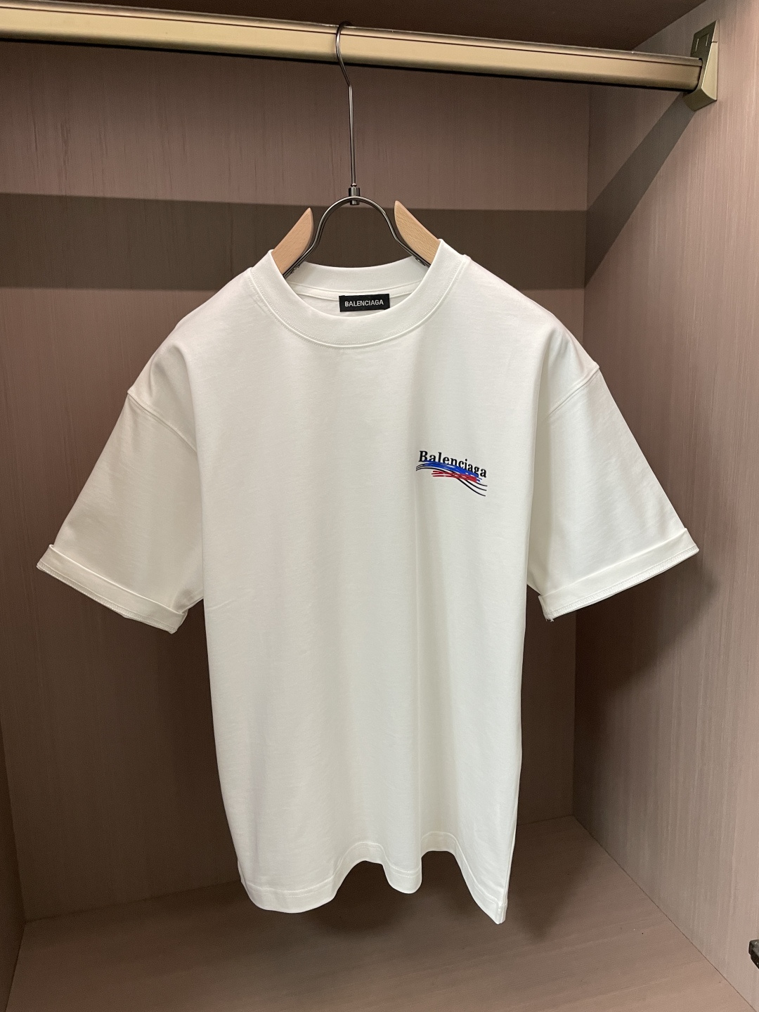 巴黎2026春夏款/官网同步面料采用重磅纯棉精梳棉面料，OS宽松版型，上身版型超正！日常百搭，衣橱必备单