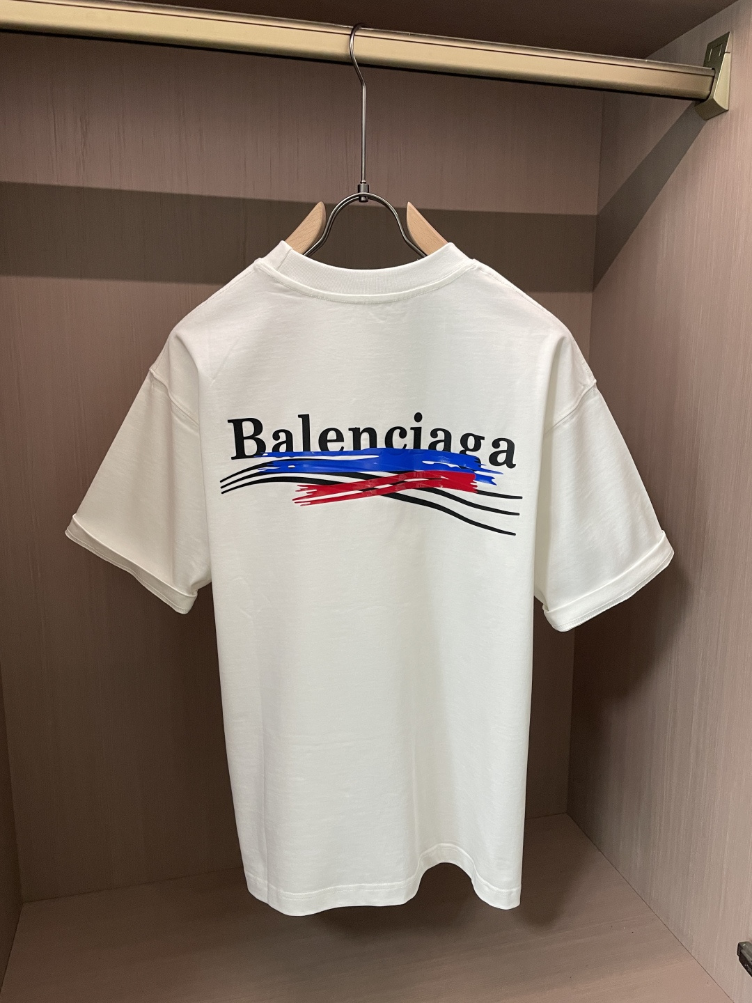 巴黎2026春夏款/官网同步面料采用重磅纯棉精梳棉面料，OS宽松版型，上身版型超正！日常百搭，衣橱必备单