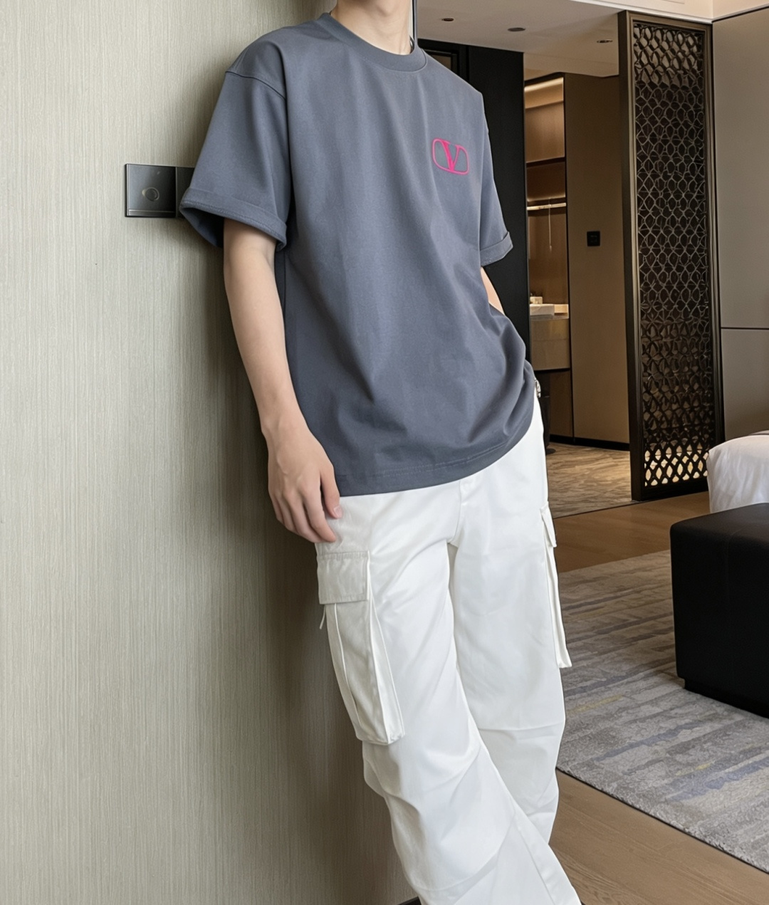 华伦天奴2026春夏款/官网同步面料采用重磅纯棉精梳棉面料，OS宽松版型，上身版型超正！日常百搭，衣橱必