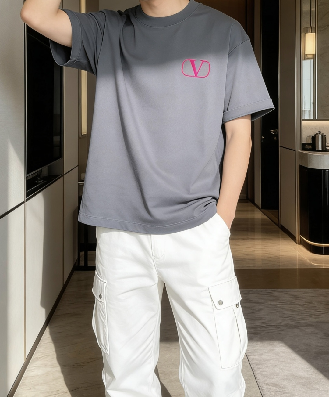 华伦天奴2026春夏款/官网同步面料采用重磅纯棉精梳棉面料，OS宽松版型，上身版型超正！日常百搭，衣橱必