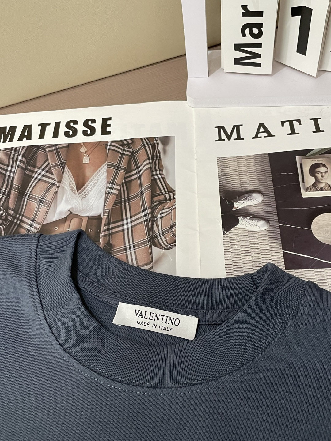 华伦天奴2026春夏款/官网同步面料采用重磅纯棉精梳棉面料，OS宽松版型，上身版型超正！日常百搭，衣橱必