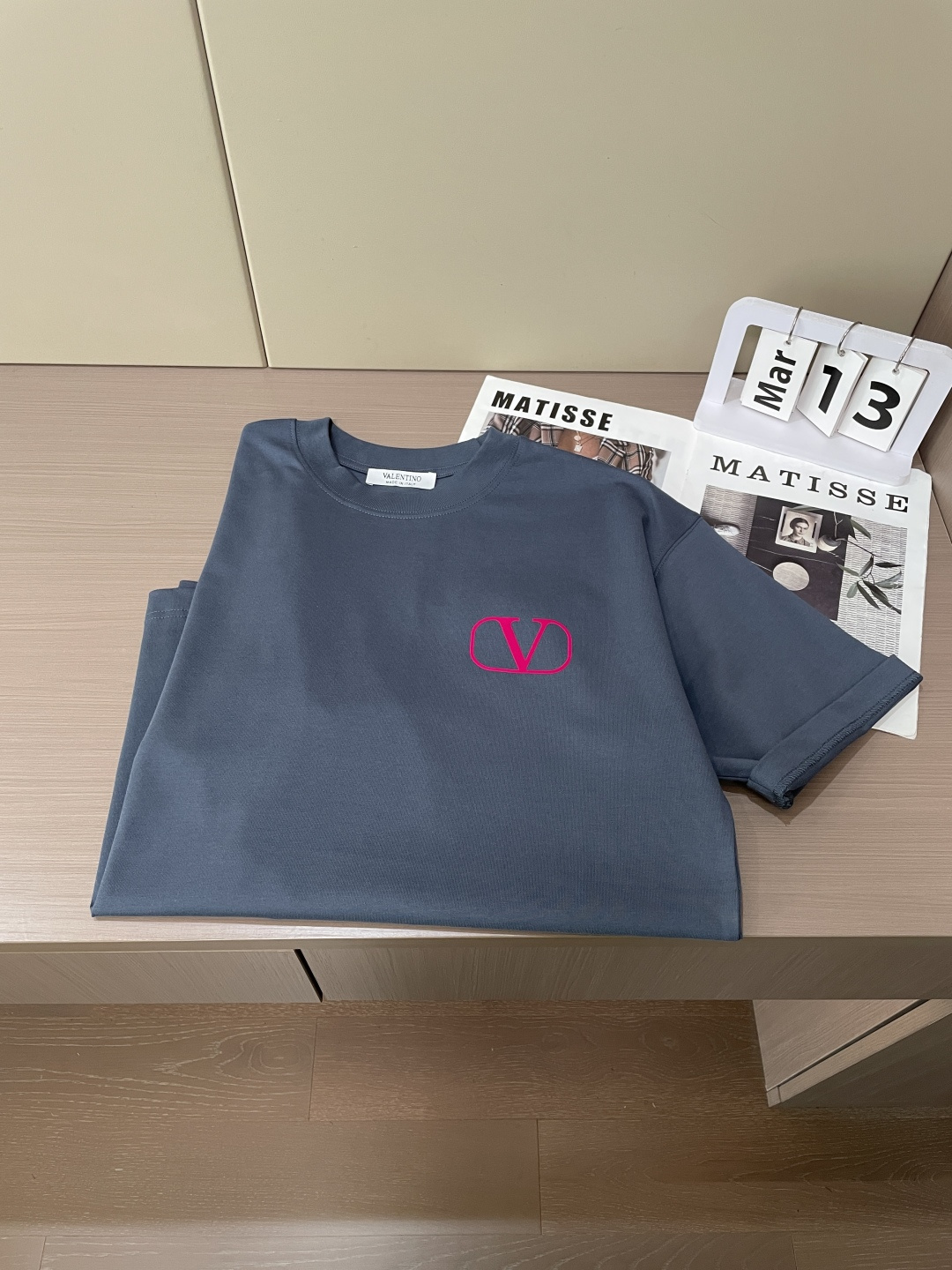 华伦天奴2026春夏款/官网同步面料采用重磅纯棉精梳棉面料，OS宽松版型，上身版型超正！日常百搭，衣橱必