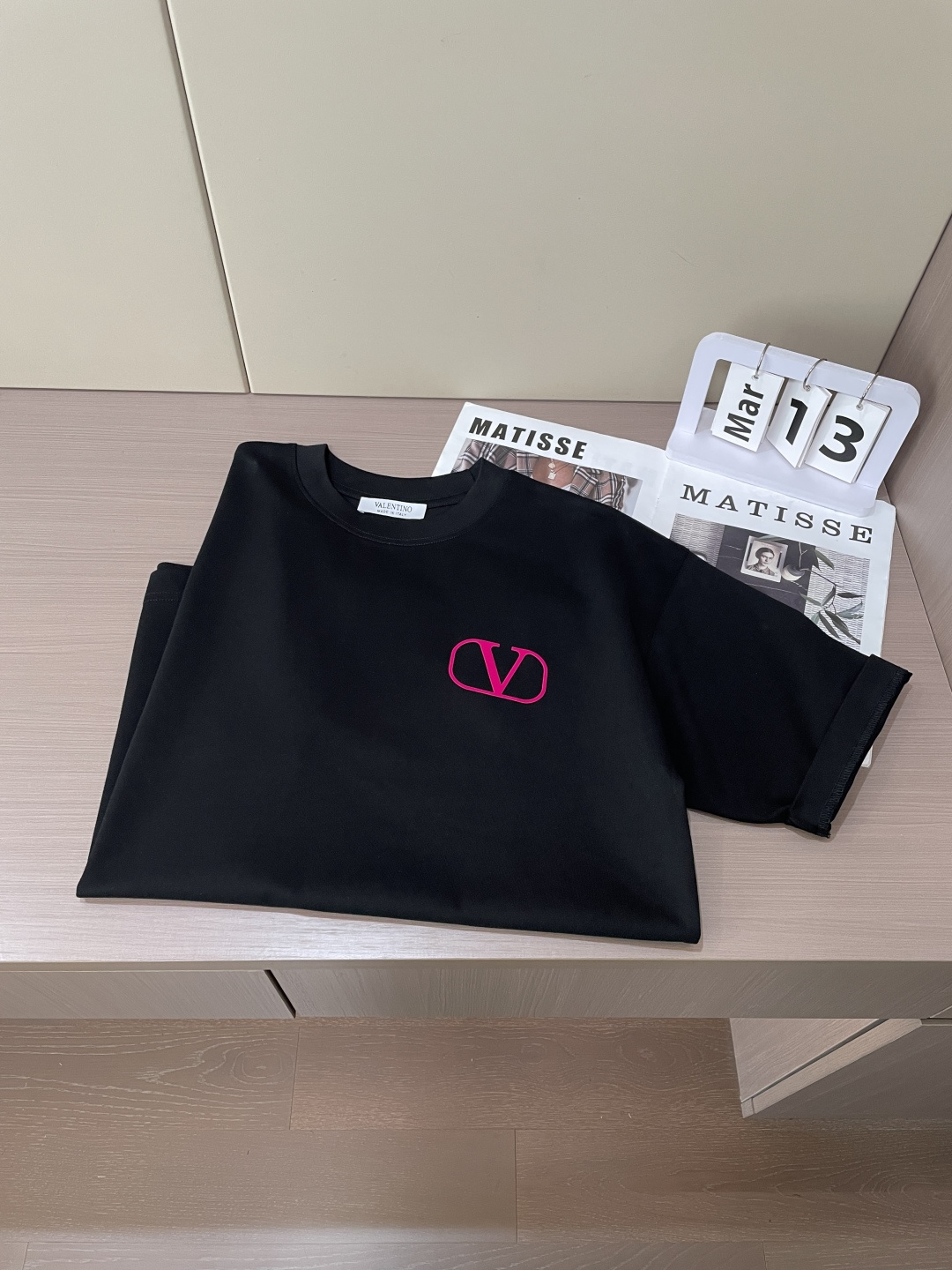 华伦天奴2026春夏款/官网同步面料采用重磅纯棉精梳棉面料，OS宽松版型，上身版型超正！日常百搭，衣橱必