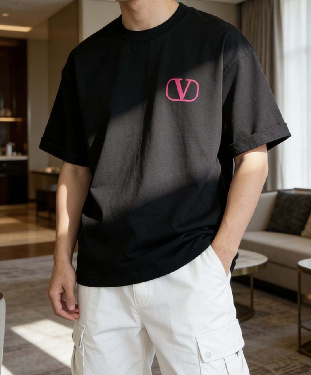 华伦天奴2026春夏款/官网同步面料采用重磅纯棉精梳棉面料，OS宽松版型，上身版型超正！日常百搭，衣橱必