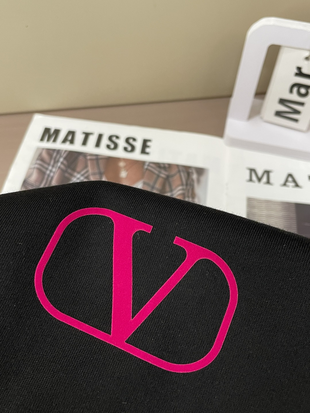 华伦天奴2026春夏款/官网同步面料采用重磅纯棉精梳棉面料，OS宽松版型，上身版型超正！日常百搭，衣橱必