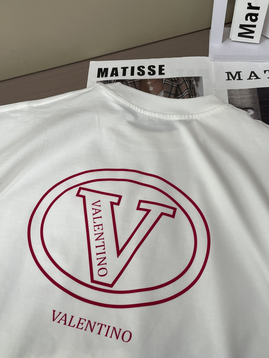 华伦天奴2026春夏款/官网同步面料采用重磅纯棉精梳棉面料，OS宽松版型，上身版型超正！日常百搭，衣橱必