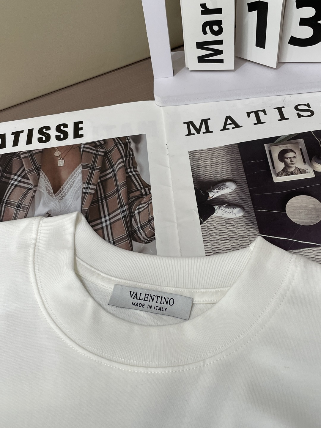 华伦天奴2026春夏款/官网同步面料采用重磅纯棉精梳棉面料，OS宽松版型，上身版型超正！日常百搭，衣橱必