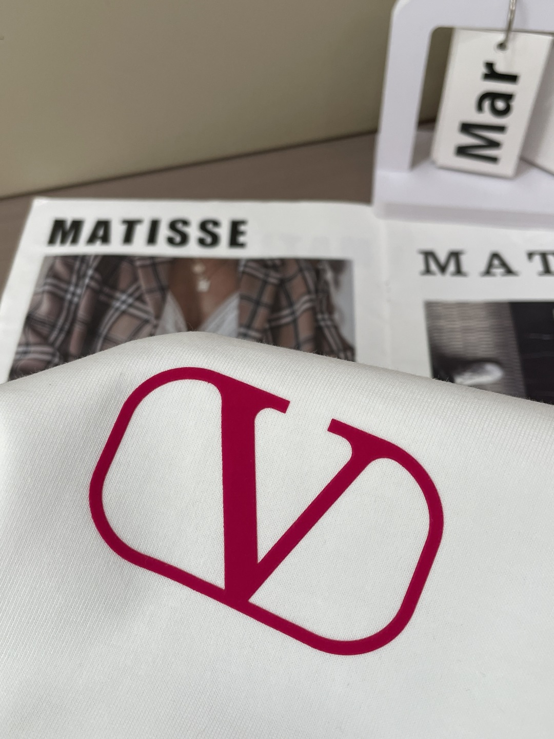 华伦天奴2026春夏款/官网同步面料采用重磅纯棉精梳棉面料，OS宽松版型，上身版型超正！日常百搭，衣橱必