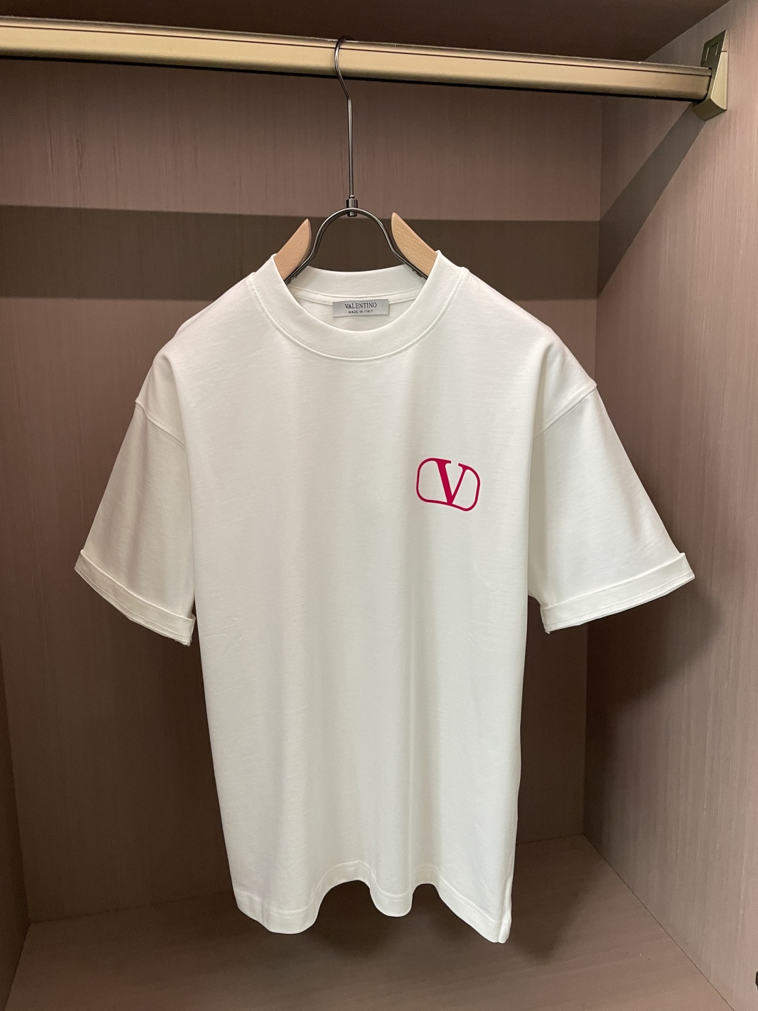 华伦天奴2026春夏款/官网同步面料采用重磅纯棉精梳棉面料，OS宽松版型，上身版型超正！日常百搭，衣橱必