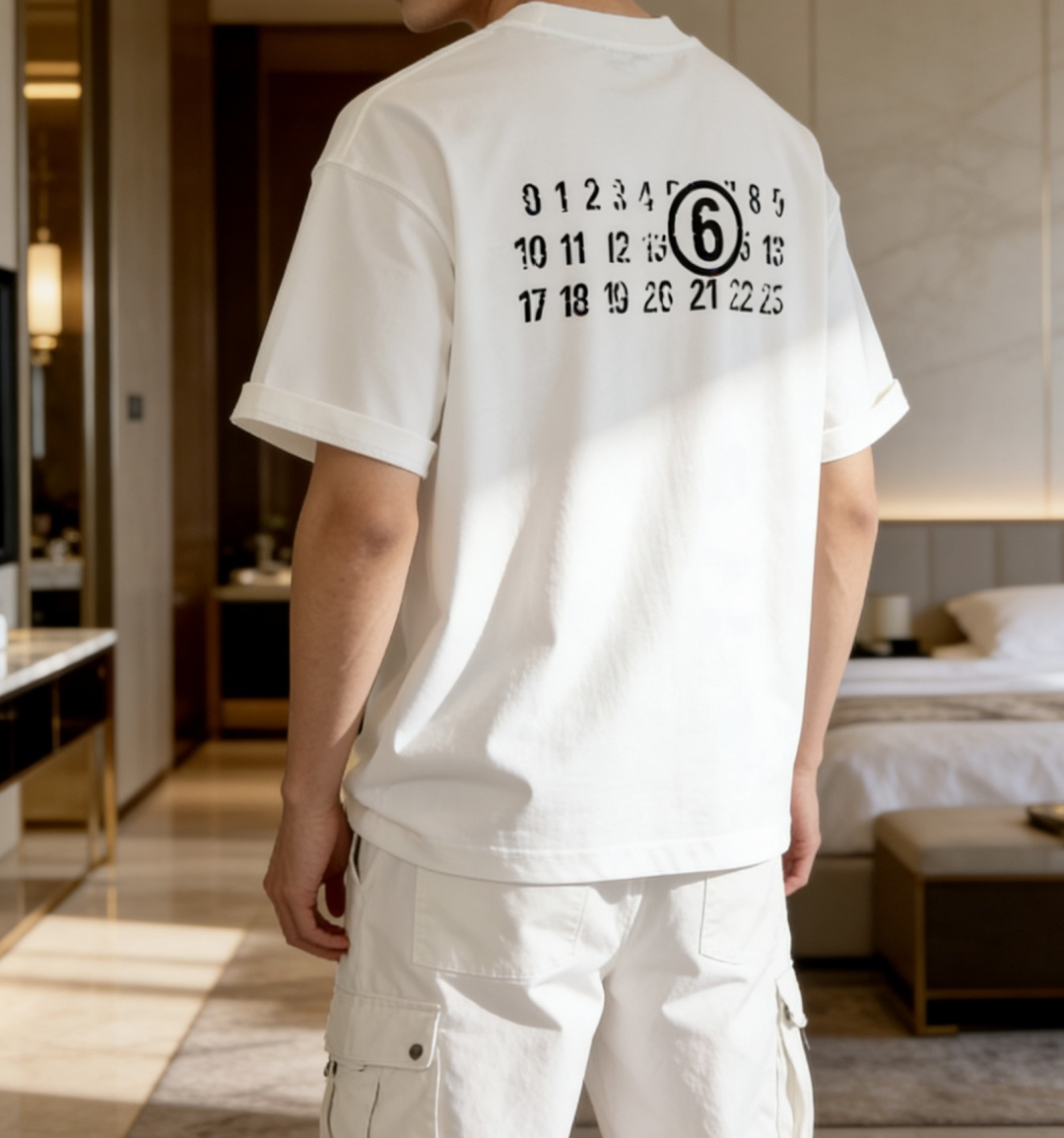 马吉拉2026春夏款/官网同步面料采用重磅纯棉精梳棉面料，OS宽松版型，上身版型超正！日常百搭，衣橱必备