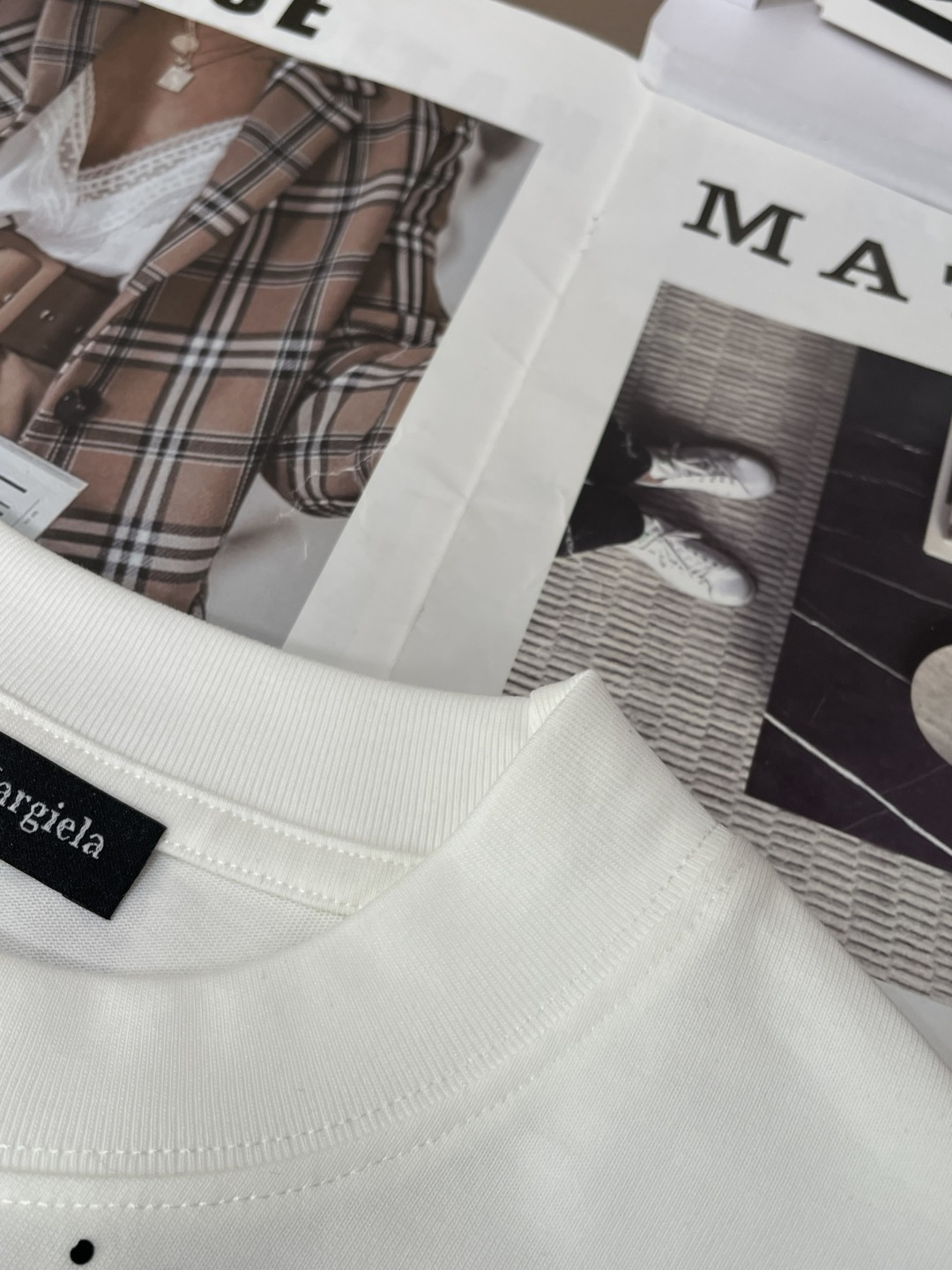 马吉拉2026春夏款/官网同步面料采用重磅纯棉精梳棉面料，OS宽松版型，上身版型超正！日常百搭，衣橱必备