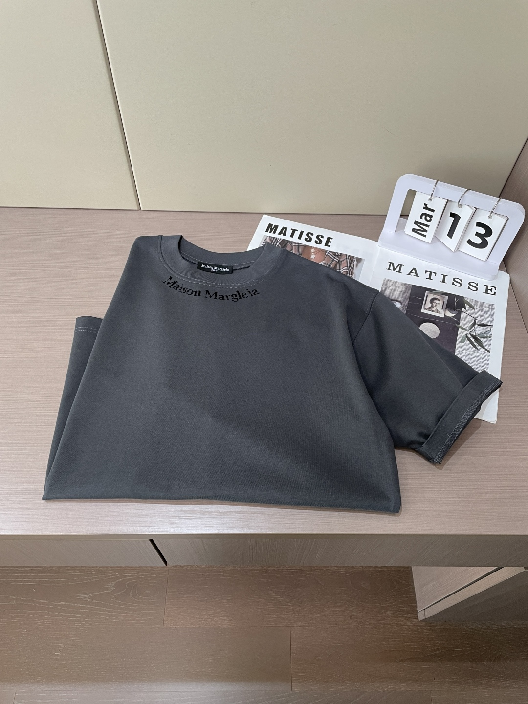 马吉拉2026春夏款/官网同步面料采用重磅纯棉精梳棉面料，OS宽松版型，上身版型超正！日常百搭，衣橱必备