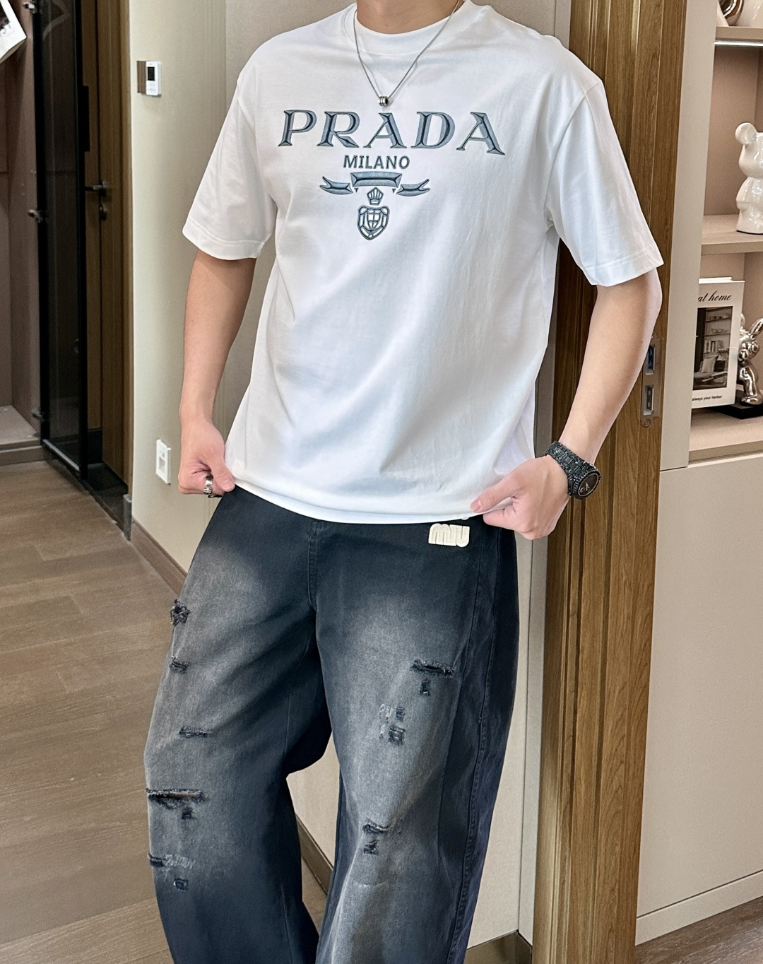 Prad 2026春夏新款首发专柜最新款短袖圆领T恤 高端订制 设计前卫时尚！品牌logo重工艺设计 高