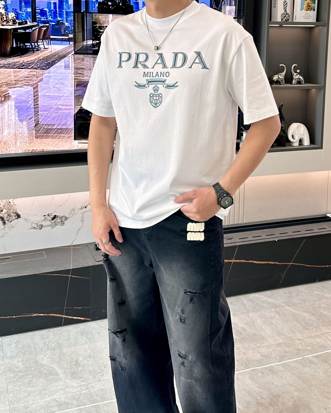 Prad 2026春夏新款首发专柜最新款短袖圆领T恤 高端订制 设计前卫时尚！品牌logo重工艺设计 高