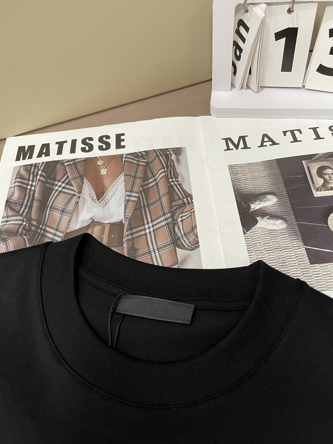 Prad 2026春夏新款首发专柜最新款短袖圆领T恤 高端订制 设计前卫时尚！品牌logo重工艺设计 高