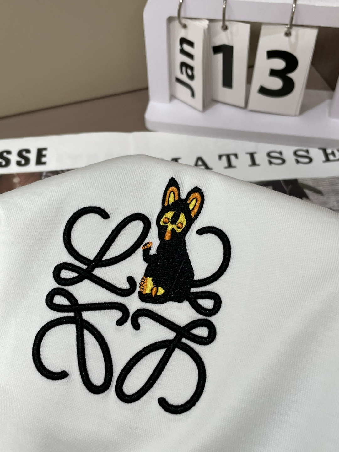 Loewe 2026春夏新款首发专柜最新款短袖圆领T恤 高端订制 设计前卫时尚！品牌logo重工艺设计 